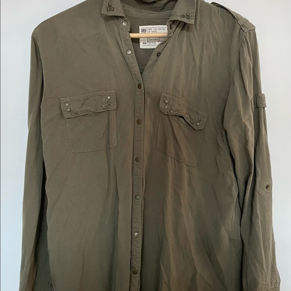 Button down shirt from Garage 💚 - Picture 2 of 2